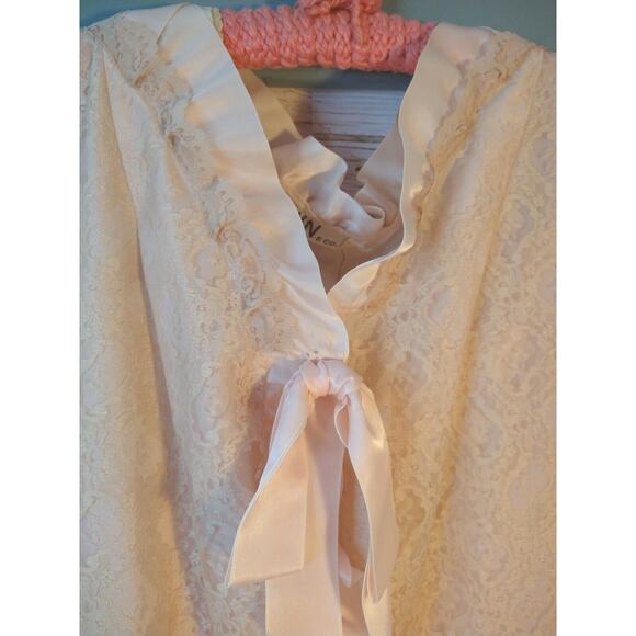 Vintage I. Magnin 2-Piece Peach Lace Peignoir Nightgown & Robe Set - Picture 6 of 15